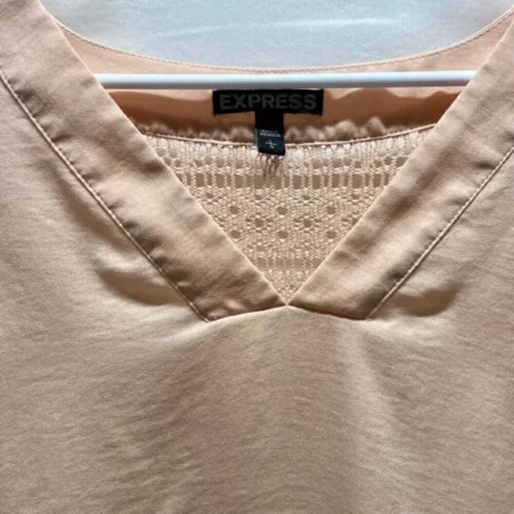 Express Blouse Women's Large Light Peach V-Neck Tunic 3/4 Sleeve Lace Back EUC - Picture 4 of 14
